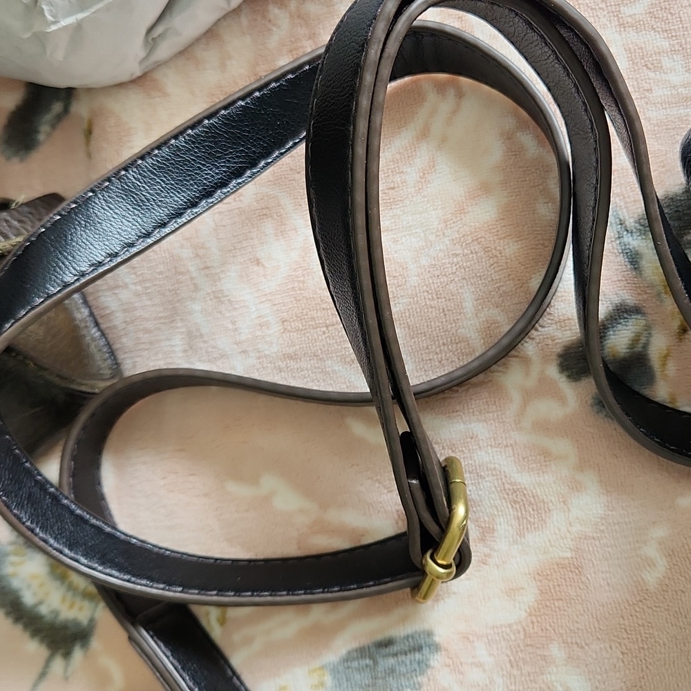 Fossil Black Leather Crossbody - Picture 8 of 9